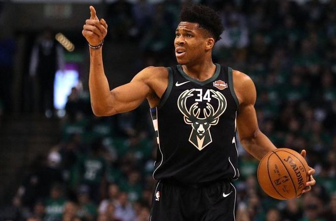 雄鹿球员公开质疑裁判判罚尺度，引争议，一直.的简单介绍