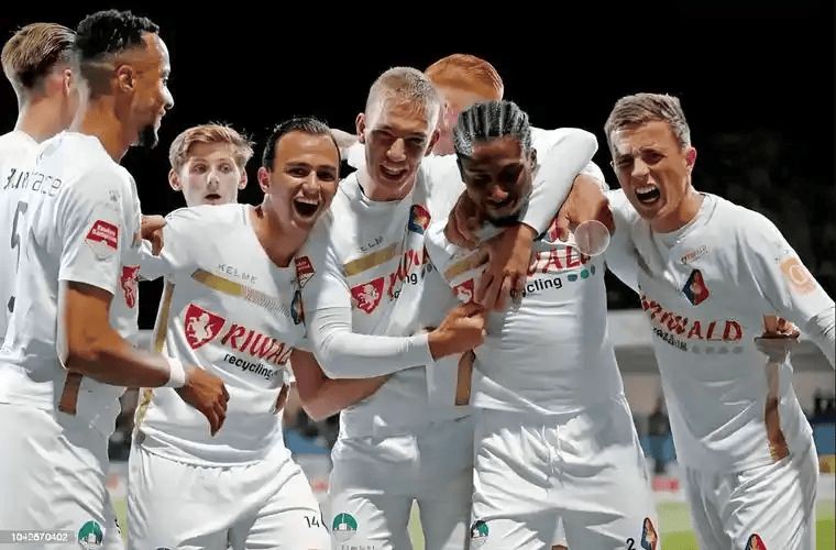 离谱！阿贾克斯回应争议备战荷甲上海申花绝杀压哨备战法国杯，马德里竞技止住颓势备战英超的简单介绍