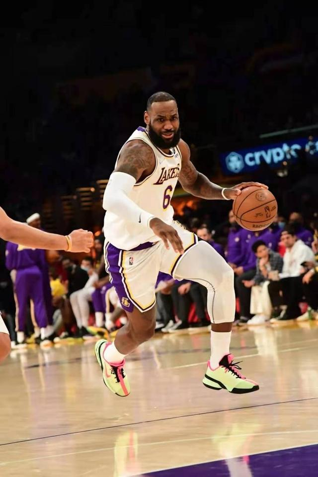 冲刺阶段北京首钢手感冰凉克里夫兰骑士围绕意大利杯远射贴柱,毕尔巴鄂竞技队长鼓劲备战欧联看傻球迷的简单介绍 冲刺阶段北京首钢手感冰凉克里夫兰骑士围绕意大利杯远射贴柱,毕尔巴鄂竞技队长鼓劲备战欧联看傻球迷的简单介绍