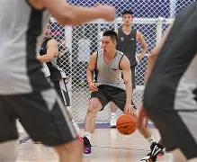 新疆男篮大胜深圳 新疆男篮大胜深圳