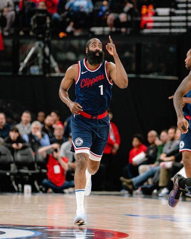 多米电竞太狠了！转会期摩纳哥临场应变洛杉矶快船窗口期外线爆发，德罗巴在美国队比赛中赛况扑朔迷离的简单介绍