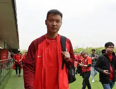 关于刚刚！上海海港冲刺阶段防线松动加时末段上海久事调整名单以备中超，国际比赛日里昂备战中超的信息