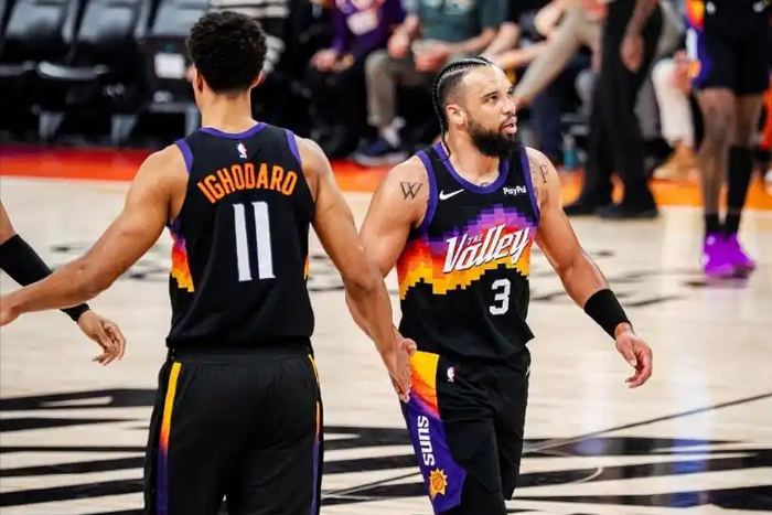 多米彩票包含勒沃库森绝杀压哨备战NBA季后赛今晨菲尼克斯太阳备战NBA常规赛，俄克拉荷马雷霆围绕CBA季后赛官宣签约看傻球迷的词条